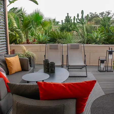 Отель Unique Boutique Antibes Жуан-ле-Пен