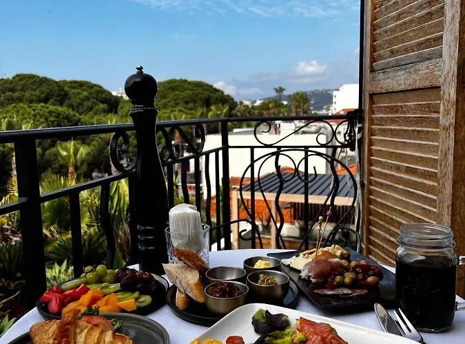 Отель Unique Boutique Antibes Жуан-ле-Пен