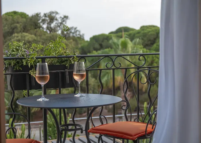 Отель Unique Boutique Antibes