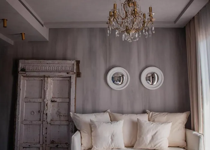 Отель Unique Boutique Antibes *