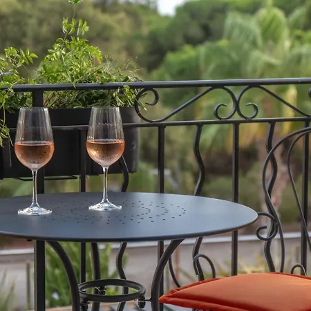 Unique Boutique Antibes Otel